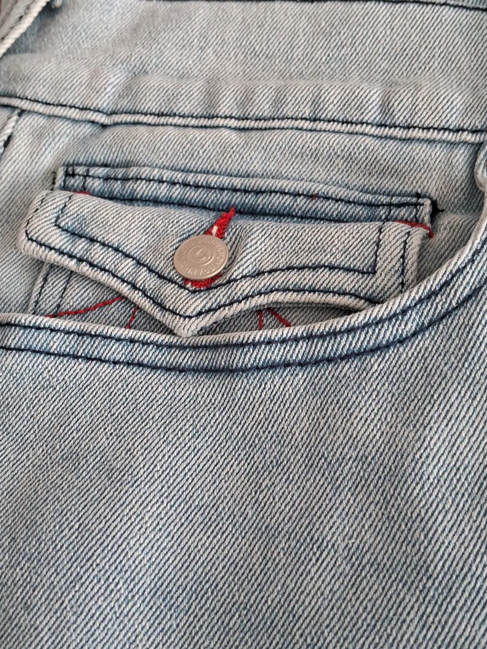 True Religion Mens Light Journey Wash Ricky Relaxed Straight Denim Shorts